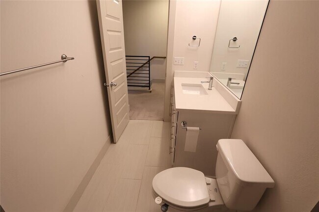 Building Photo - 2101 Town Centre Dr