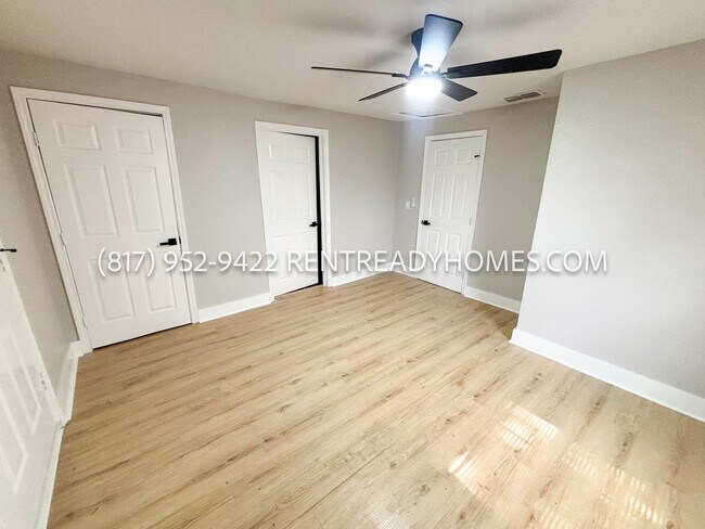 Building Photo - 404 Oak St