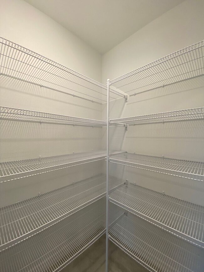 Building Photo - Hills Of Tuscany - Great Location, 3/2/2 ***WON'T LAST***