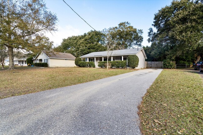 Building Photo - 3 BR 2 Ba home in Fairhope