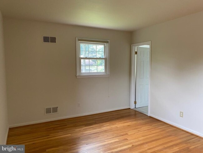 Building Photo - 134 Chapel Hill Dr