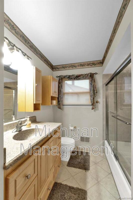 Building Photo - 1311 Ottawa Ave