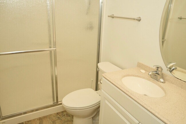 Building Photo - 4 Rockbrook Dr