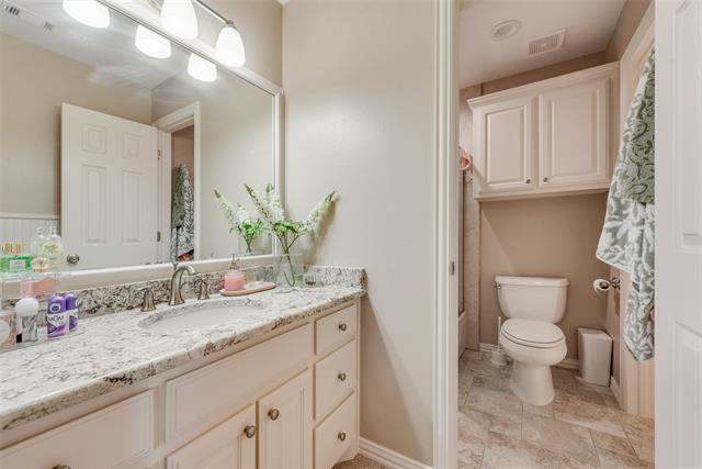 Building Photo - 704 Kleberg Ct