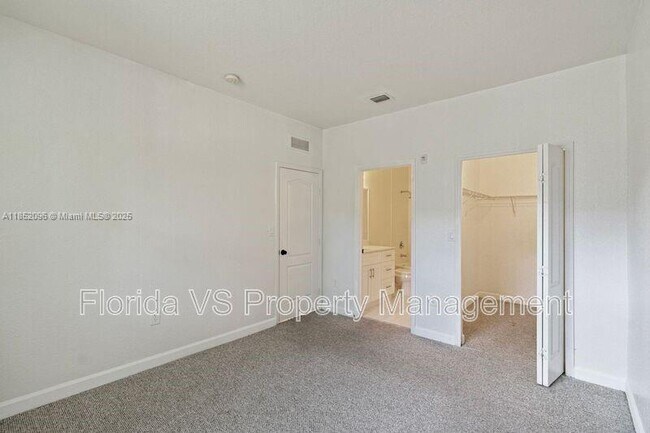 Building Photo - 1663 SE 29th St