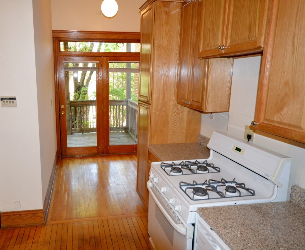Building Photo - 638 W Drummond Pl