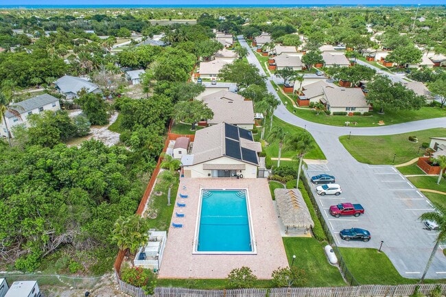 Building Photo - 7914 SE Villa Cir