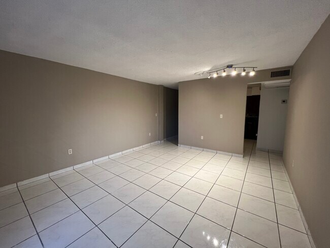 Building Photo - 2498 SW 17th Ave