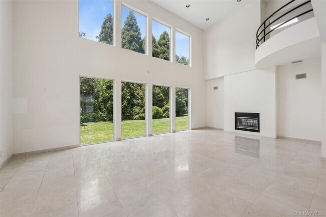 Building Photo - 67 Parkway Dr