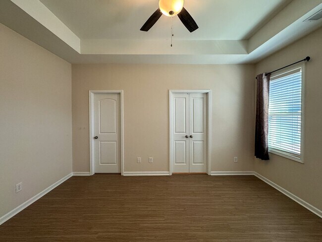 Building Photo - Stunning 3 Bed 2 Bath Home in Fayetteville