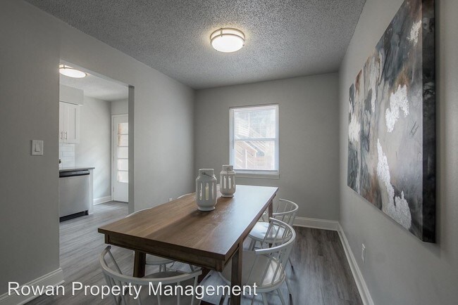 Building Photo - 2 br, 1 bath Apartment - 423-427 Maple Blvd.