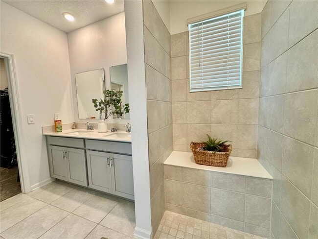 Building Photo - 3024 Armstrong Ave