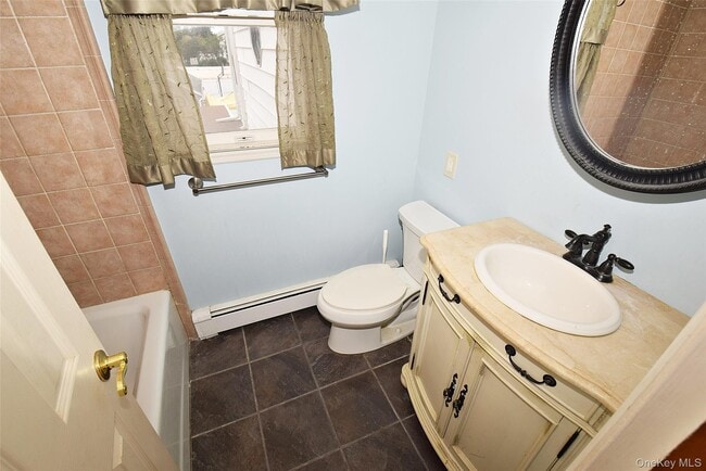 Primary Photo - 15 N Crescent Dr