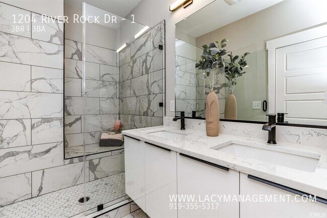 Building Photo - 1204 River Rock Dr