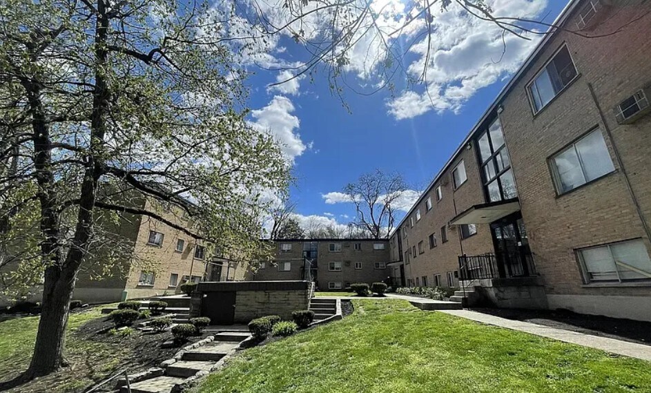 Primary Photo - Lincoln Woods Flats