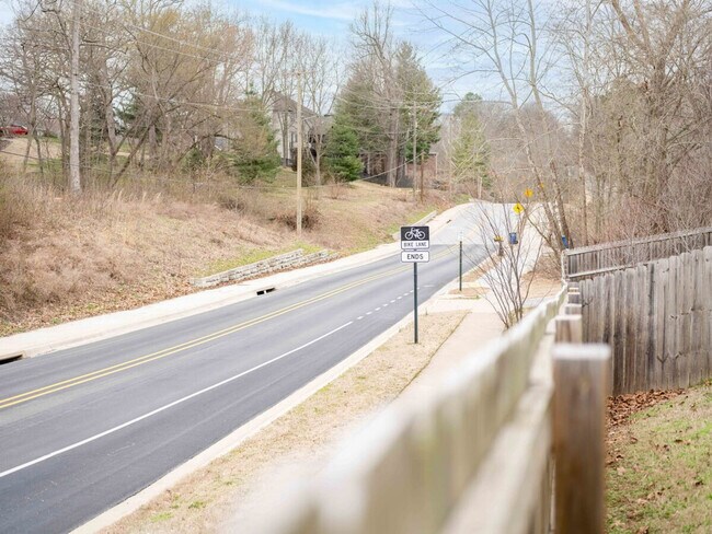 Building Photo - 1802 NW Mustang Ave