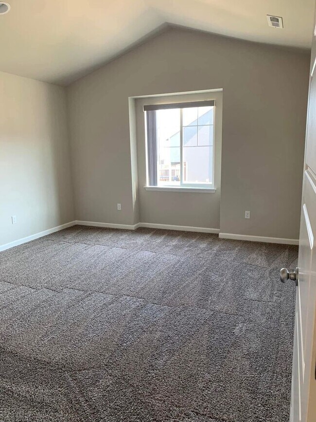 Building Photo - Spacious 4-Bedroom Corner Lot Home with Bonus Room, A/C & Updated Kitchen