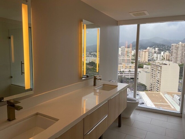 Building Photo - End Unit- Ocean/Mountain/City Views - Symp...