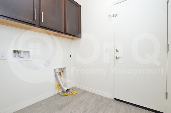 Building Photo - 367 E Kona Dr