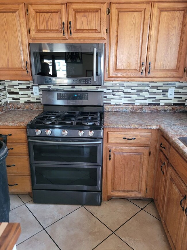 Building Photo - Charming 4-Bedroom Home in a Prime Location!
