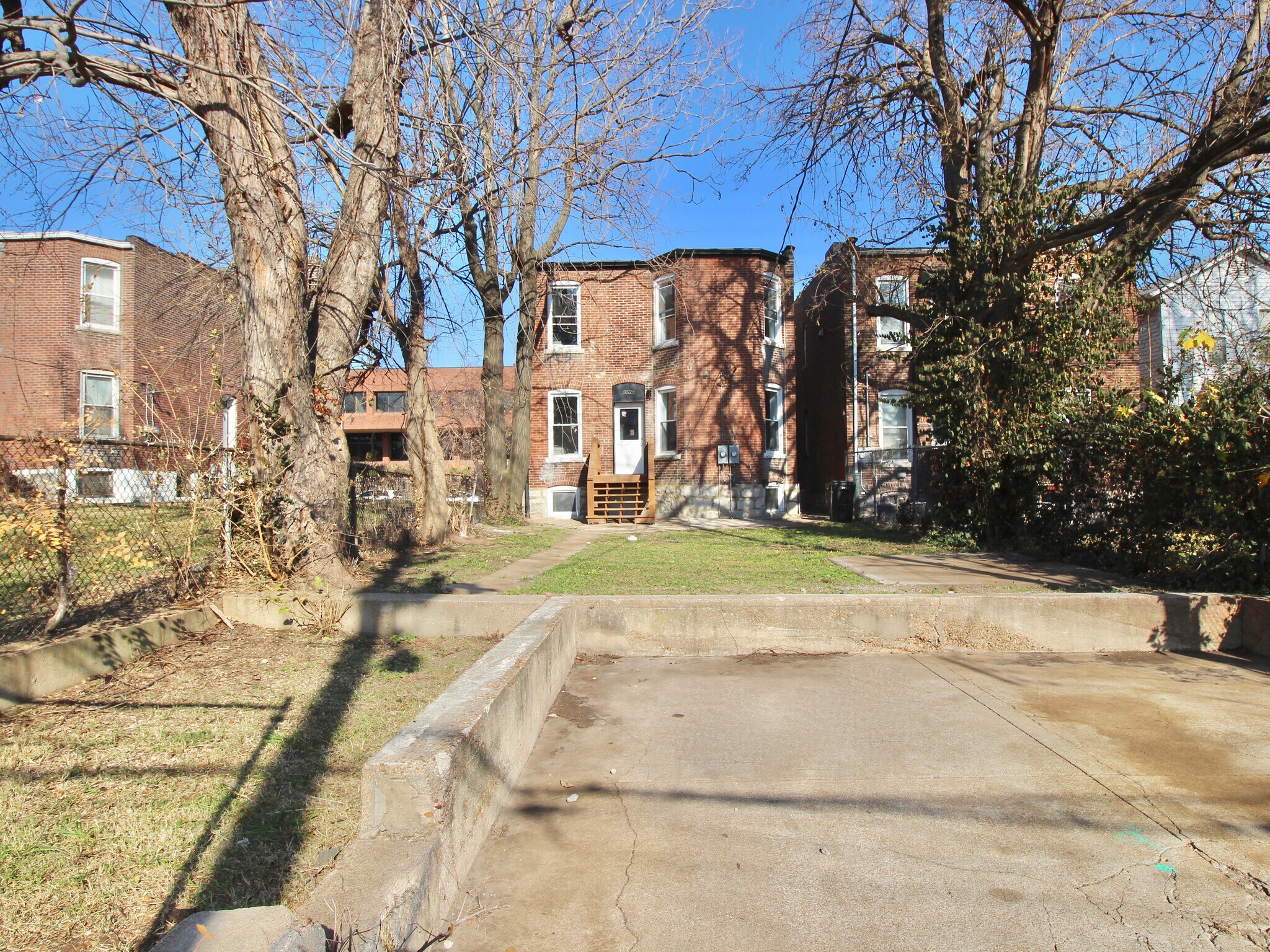 Building Photo - 3526 Vista Ave