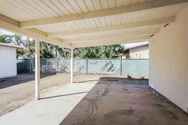 Building Photo - 624 Erica St