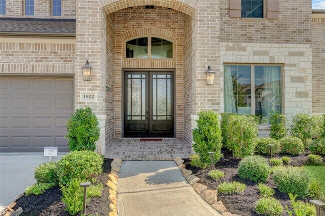 Building Photo - 1922 Pleasant Grove Dr