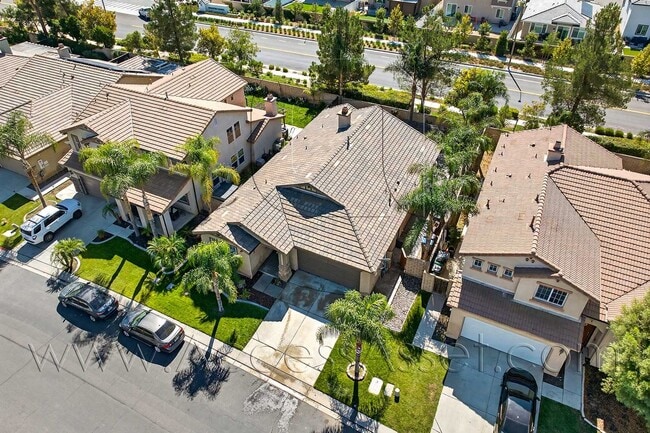 Building Photo - Charming 3 Bed/2 Bath Home In A Desirable ...