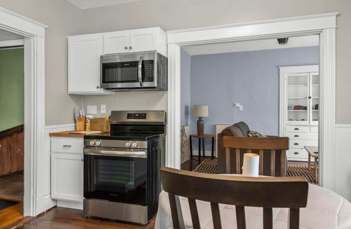 Building Photo - 41 Burbank St