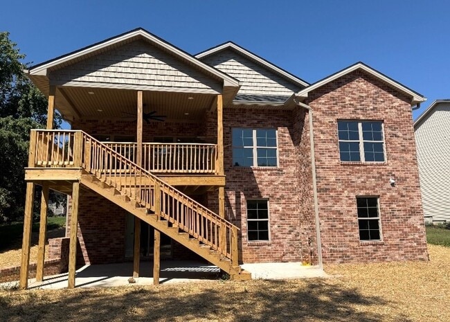 Building Photo - 102 Twin Lakes Dr