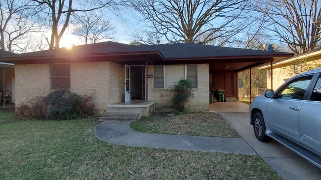 Building Photo - 3BR 1BA House