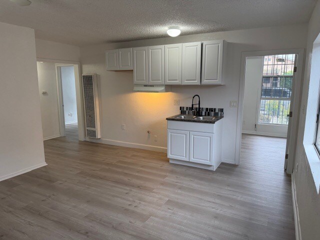 Building Photo - 423 E 82nd St