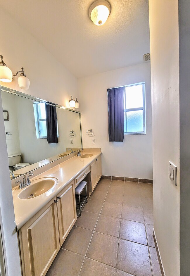 Building Photo - 988 SW 154th Path