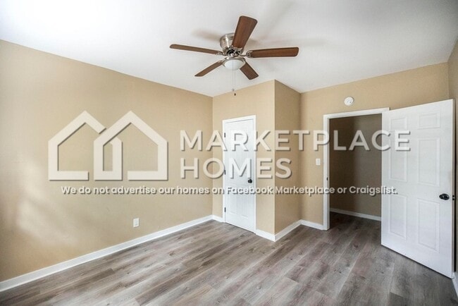 Building Photo - 955 Putnam St