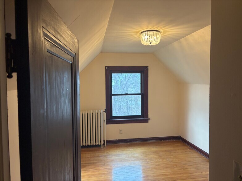 Building Photo - 1070 N Warren St