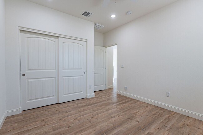 Building Photo - 4 bedroom home for rent