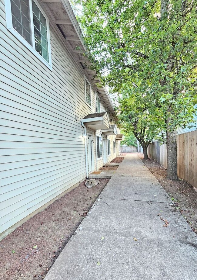 Building Photo - 423 SE 143rd Ave