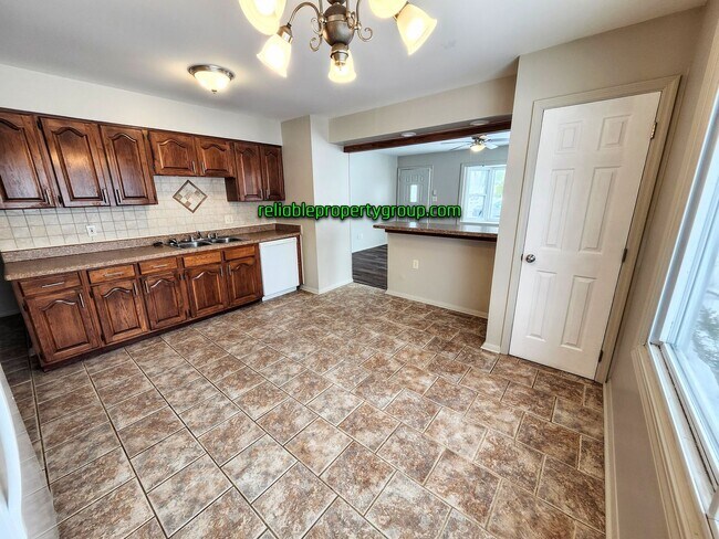 Building Photo - New Price - Fort Wayne