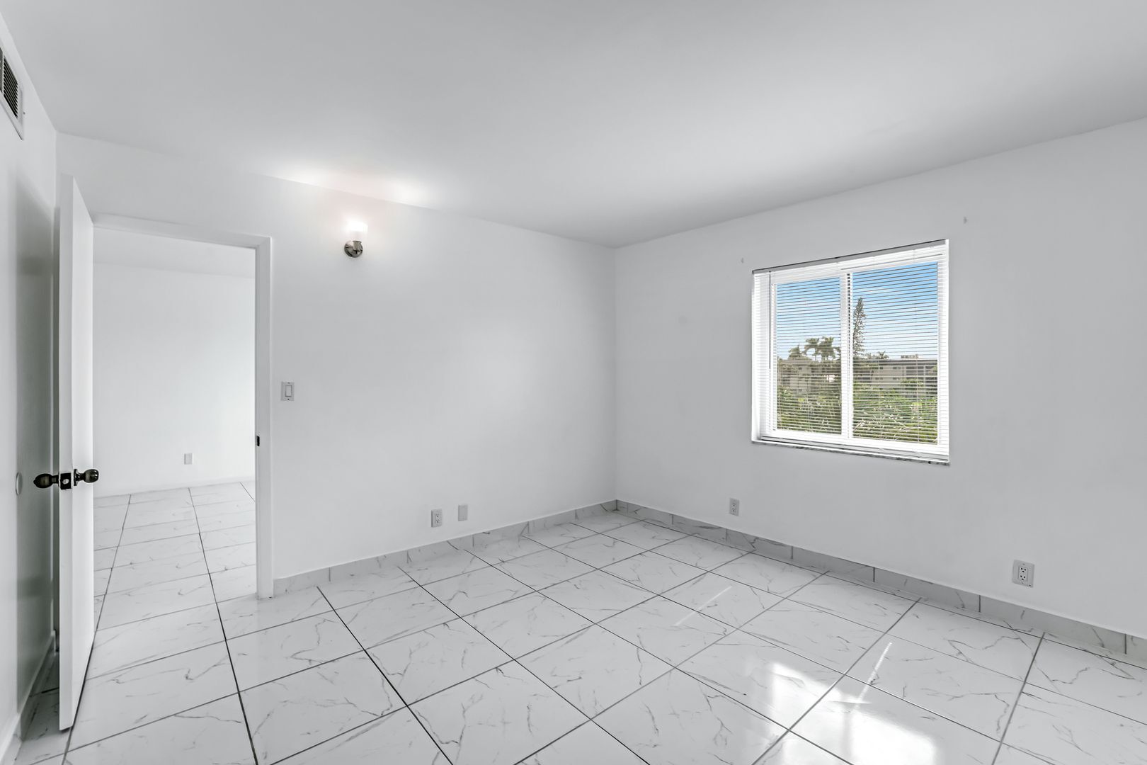 Building Photo - 1000 Manatee Rd