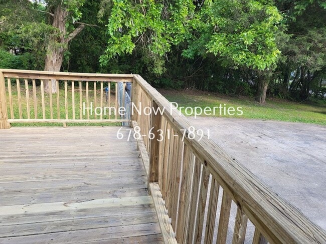 Building Photo - 3BR/2BA Home | Huge Private Lot + Deck | F...