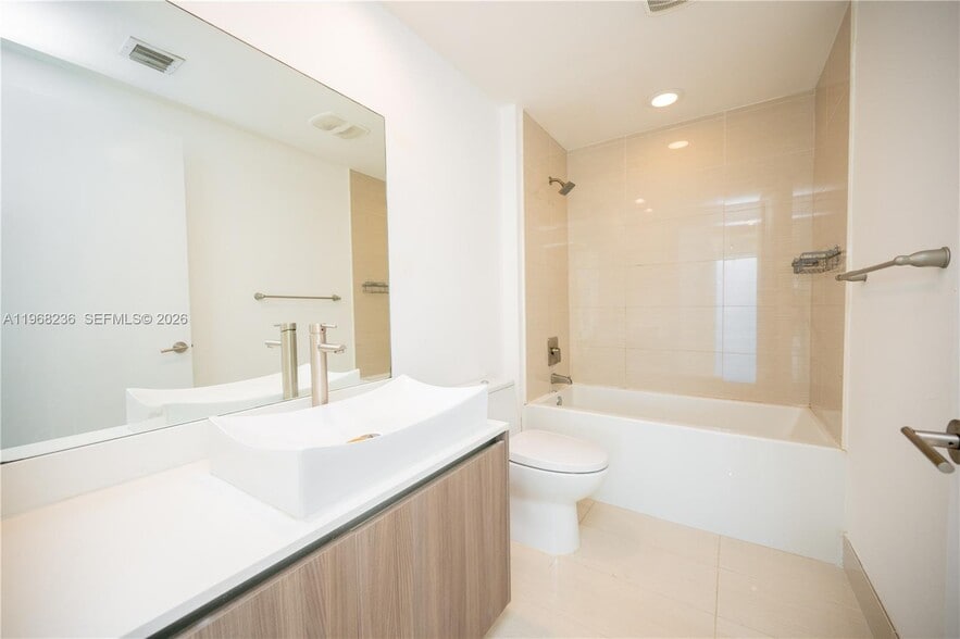 Building Photo - 201 SW 17th Rd