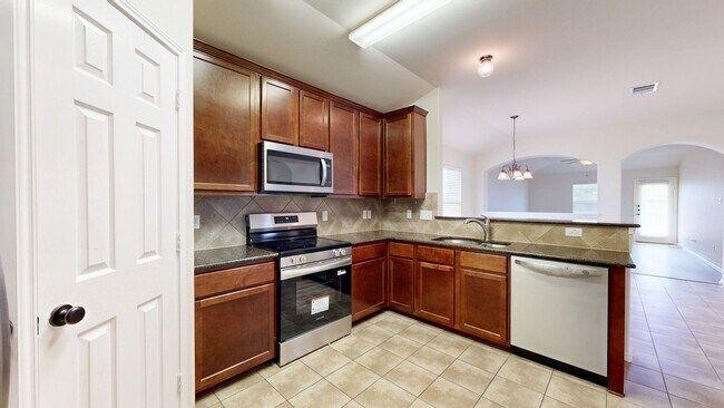 Building Photo - REMODELED BEAUTY WAITING FOR YOU BY FORT H...