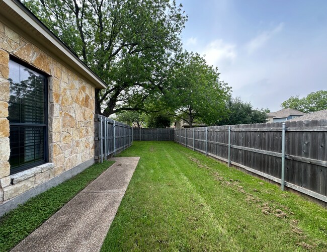 Building Photo - 221 Gurley Ln