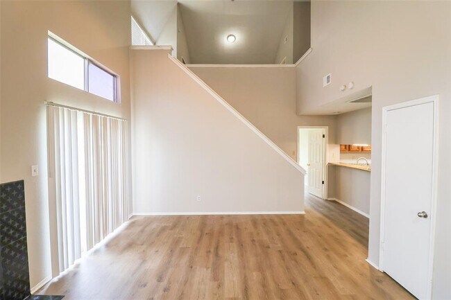 Building Photo - 1546 Ridgebriar Dr