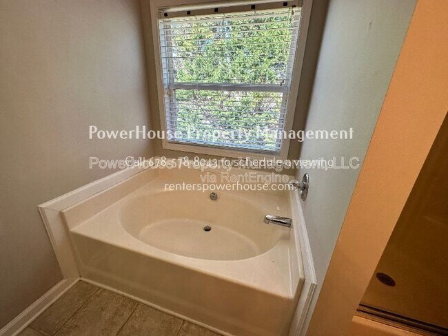 Building Photo - 2403 Walnut Tree Ln
