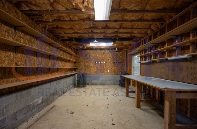 Building Photo - 15 Woodcliff Cir