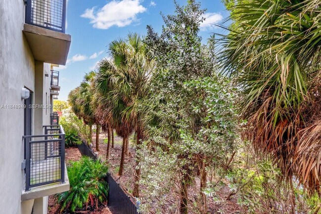 Building Photo - 339 W 78th Rd