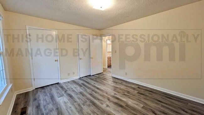 Building Photo - 3388 Oak Park Dr