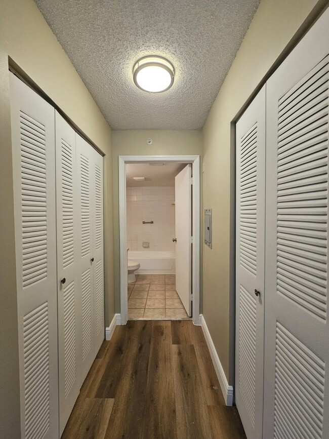 Building Photo - 4177 N Haverhill Rd