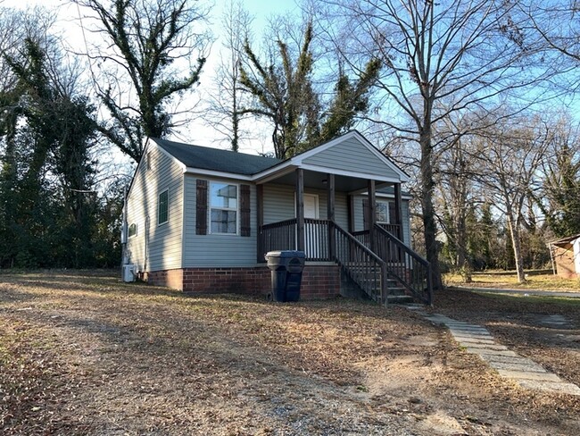 Primary Photo - Cozy 2 Bedroom